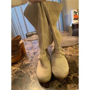 Fineday- buckle boots. Cream leather boots size 7